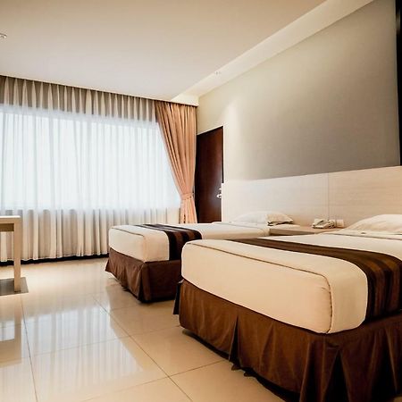 Hotel Asri Plaza Asia Тасикмалая Екстериор снимка