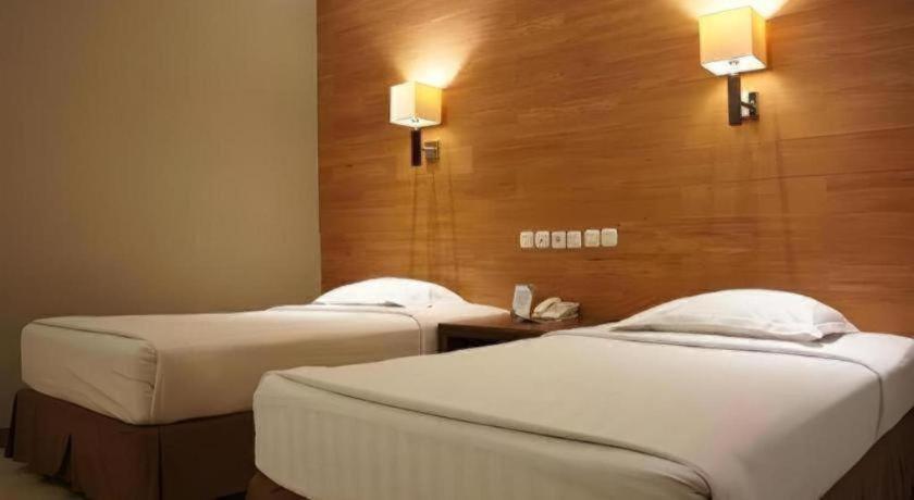 Hotel Asri Plaza Asia Тасикмалая Екстериор снимка