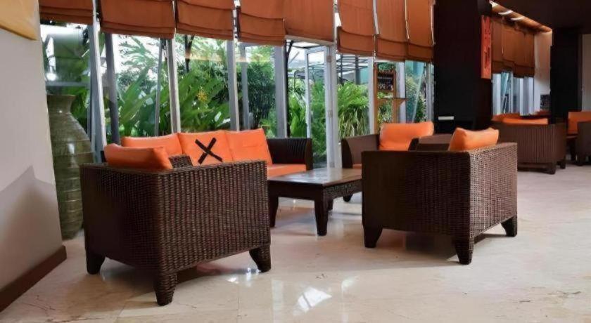 Hotel Asri Plaza Asia Тасикмалая Екстериор снимка