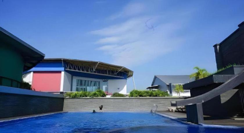 Hotel Asri Plaza Asia Тасикмалая Екстериор снимка