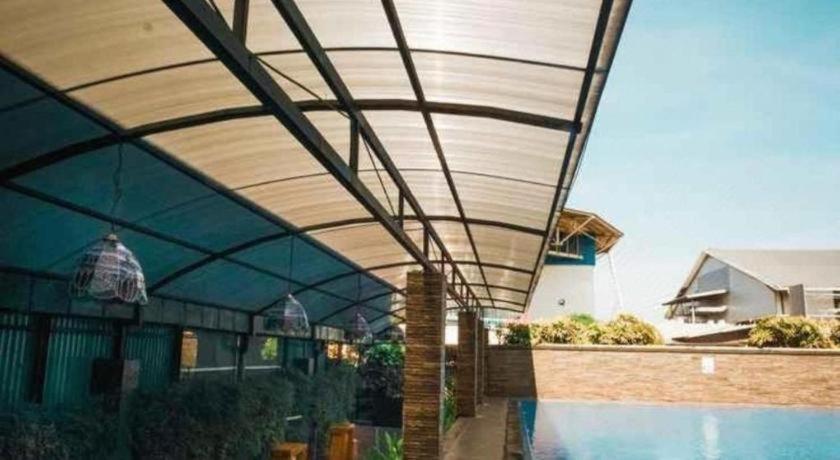 Hotel Asri Plaza Asia Тасикмалая Екстериор снимка