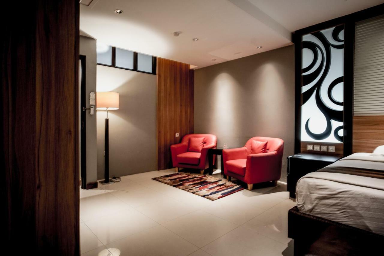 Hotel Asri Plaza Asia Тасикмалая Екстериор снимка