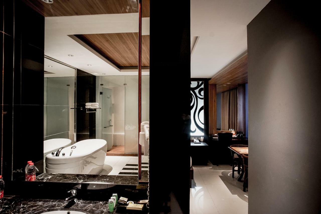Hotel Asri Plaza Asia Тасикмалая Екстериор снимка