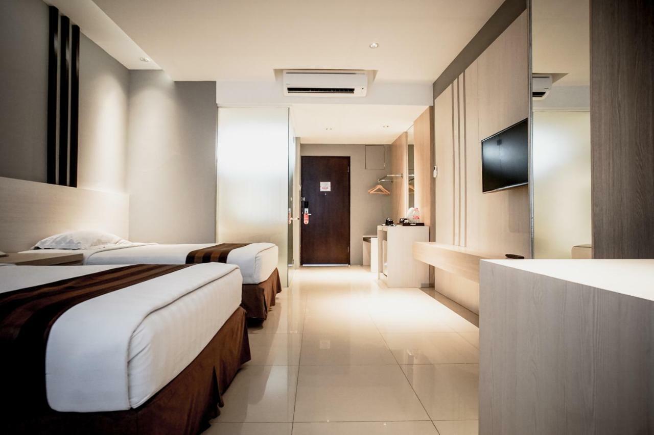Hotel Asri Plaza Asia Тасикмалая Екстериор снимка