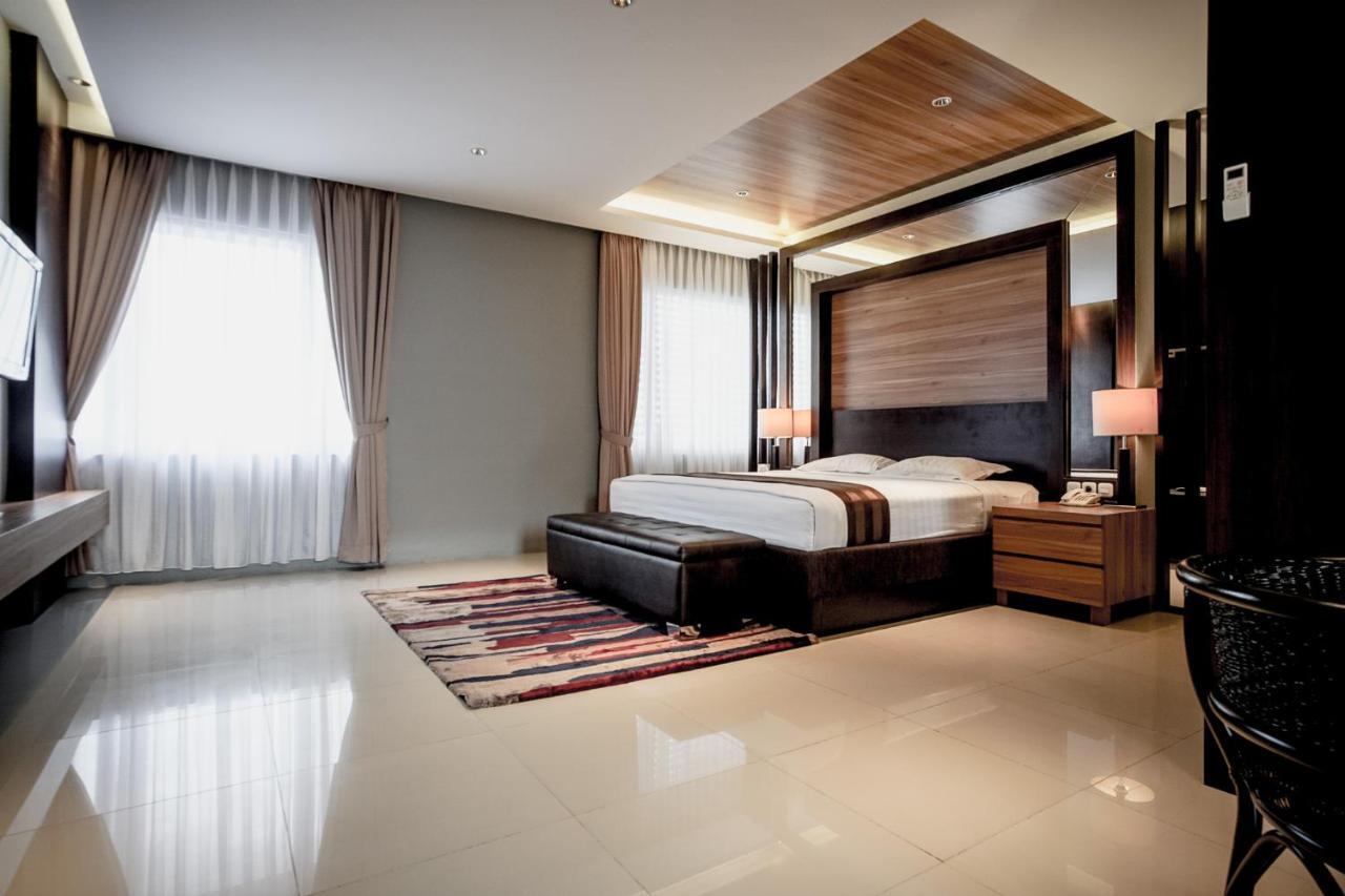Hotel Asri Plaza Asia Тасикмалая Екстериор снимка