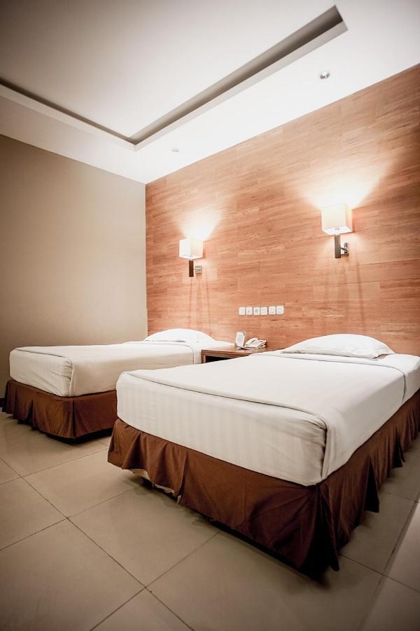 Hotel Asri Plaza Asia Тасикмалая Екстериор снимка